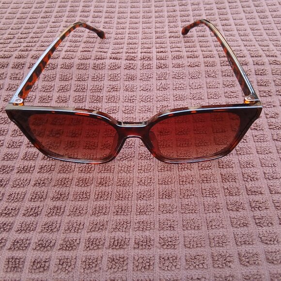 Oversized Tortoiseshell Square-Cat-Eye Sunglasses - Picture 1 of 3